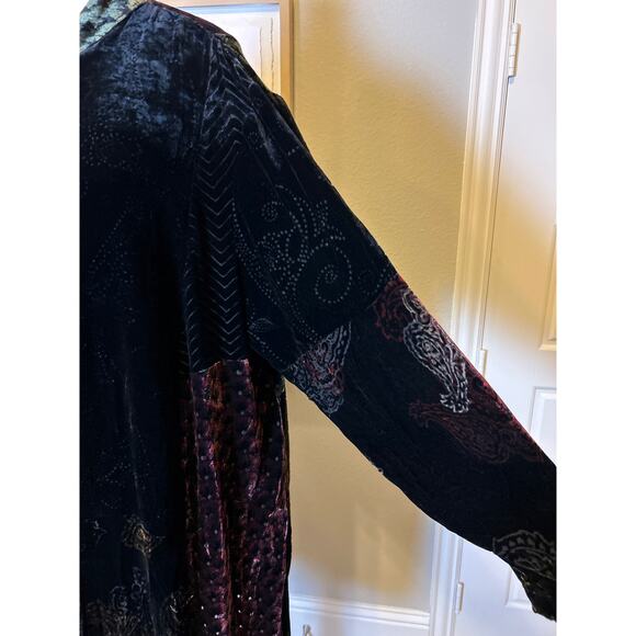 KOOS of Course! | Floral Velvet Silk Blend Tunic Top | 1X - Picture 9 of 14